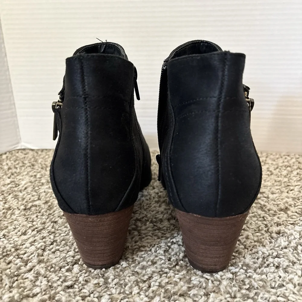 Women Bella Vita Black Block Heel Zip Ankle Bootie Round Toe 11M
